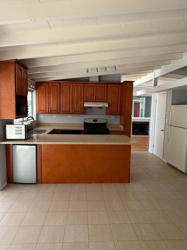 Building Photo - 3630 Lupine Ave