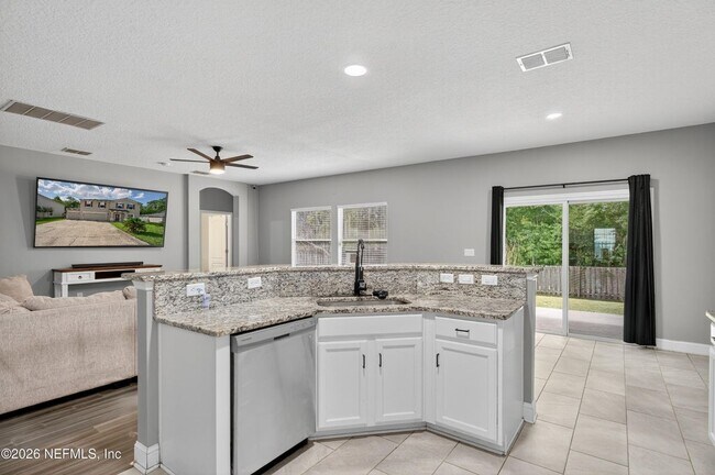 Building Photo - 2038 Creekmont Dr