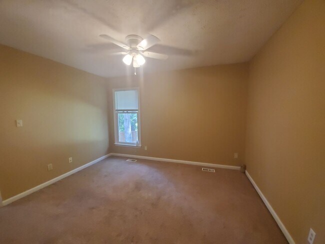Building Photo - 5090 Summer Ridge Rd