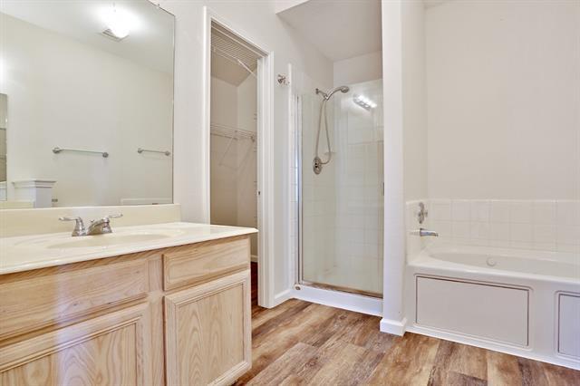 Building Photo - 9208 Chesapeake Ln