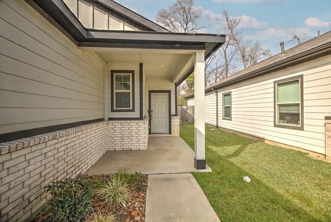 Building Photo - 16517 Opportunity Wy