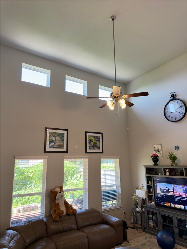 Building Photo - 15618 Eastern Meadowlark Wy