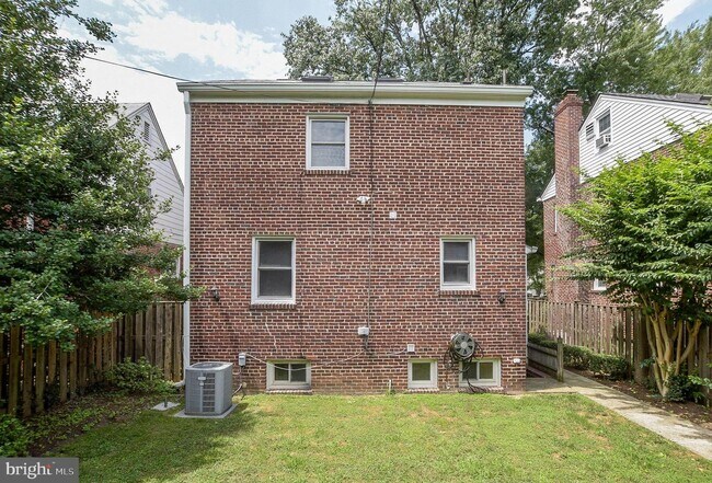 Building Photo - 5231 Western Ave NW