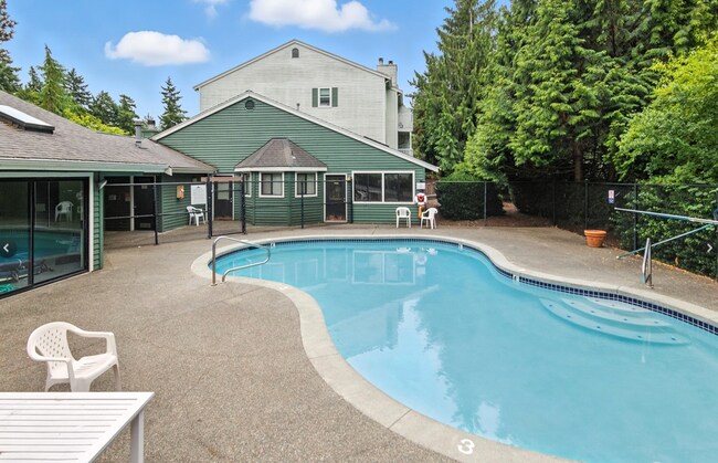 Building Photo - Easy to book Self Tours for this 2 bed/1 + bath condo in Kent off of Canyon Dr!