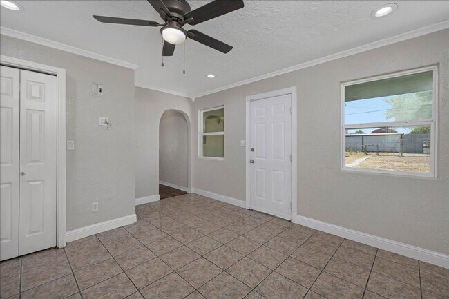 Building Photo - Beautiful large home for Rent