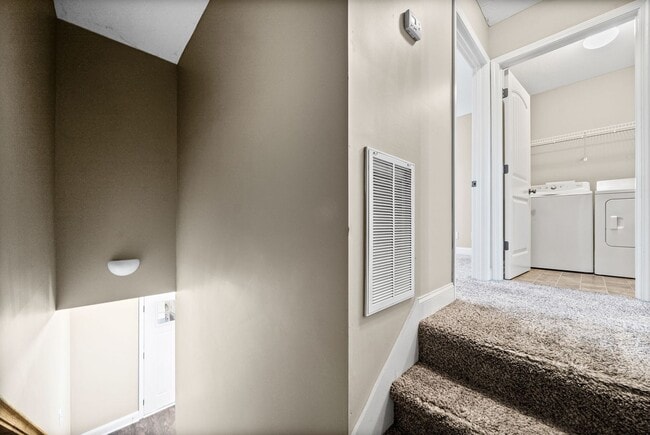 Building Photo - Pet Friendly Two Bedroom!