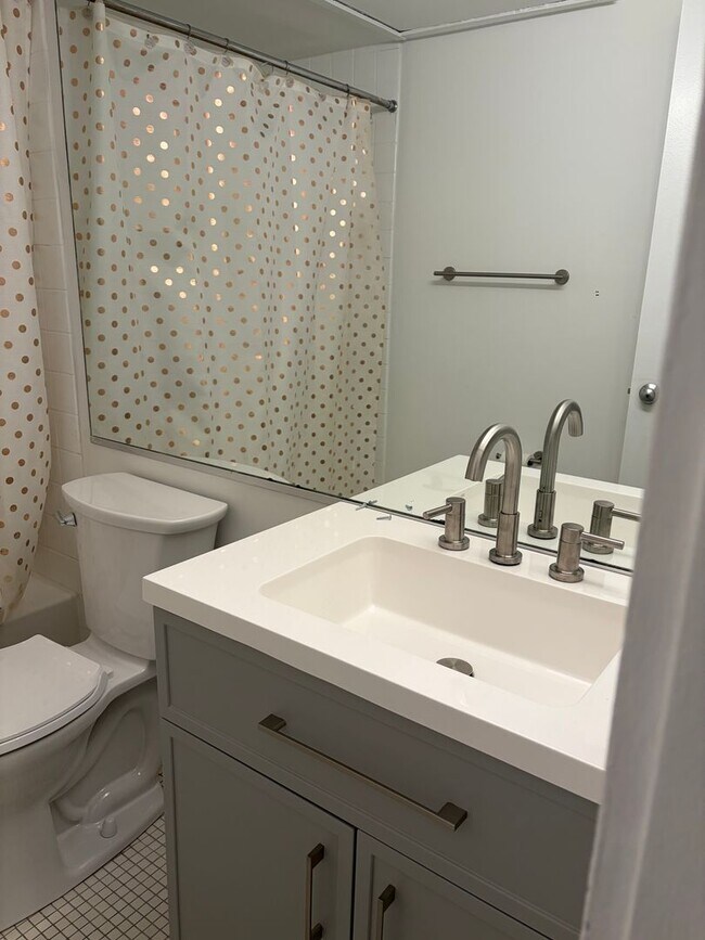 Building Photo - Welcome to Urban Elegance in the Heart of Historic Old City, Philadelphia