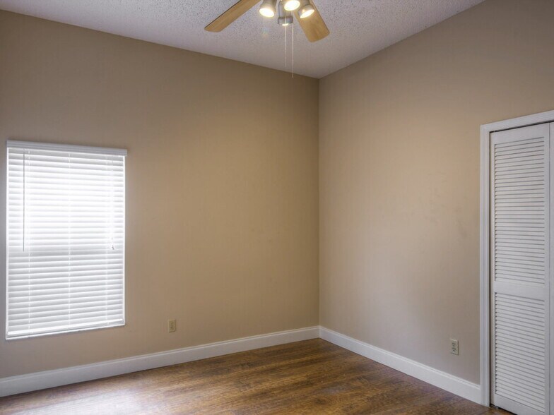 Building Photo - 14813 Lone Eagle Dr