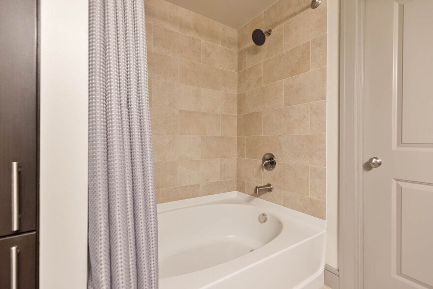 Building Photo - 100 Pier 4 Blvd.