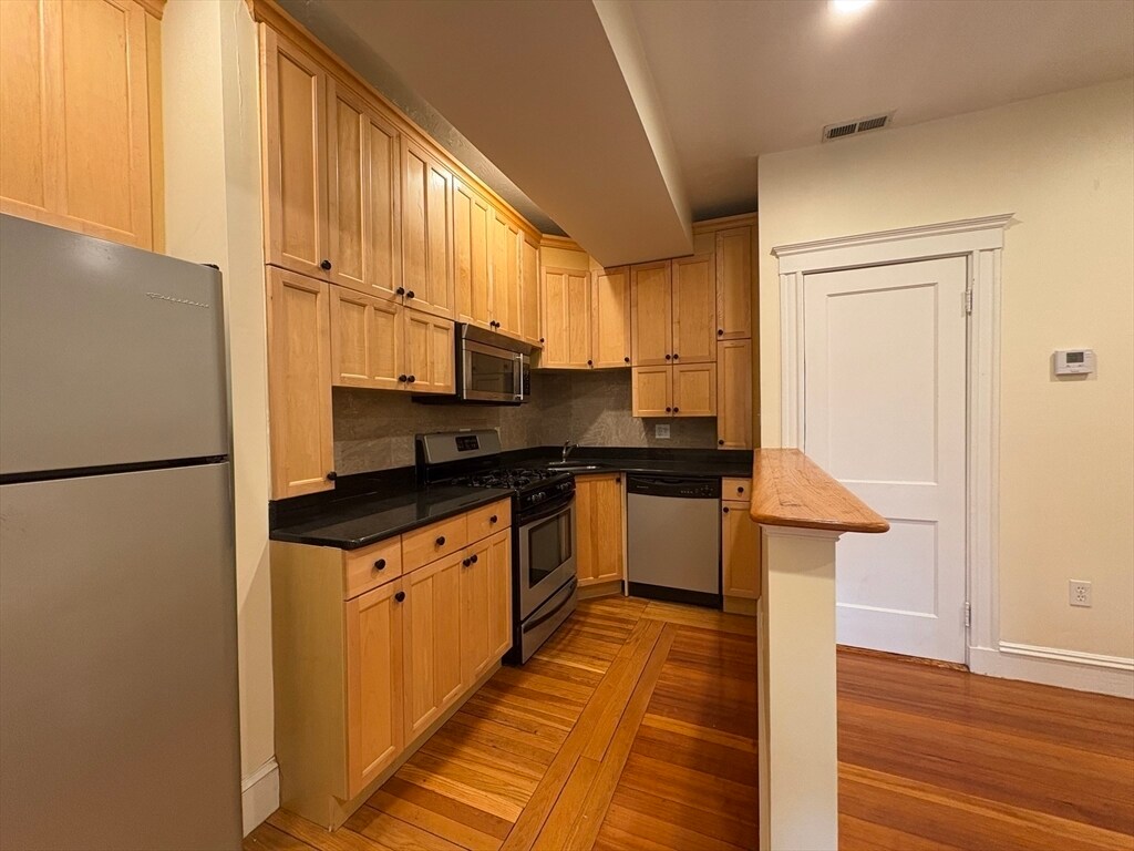 Building Photo - 91 Winthrop Rd