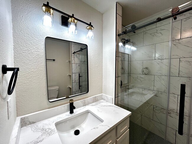 Building Photo - 1005 W MLK #A