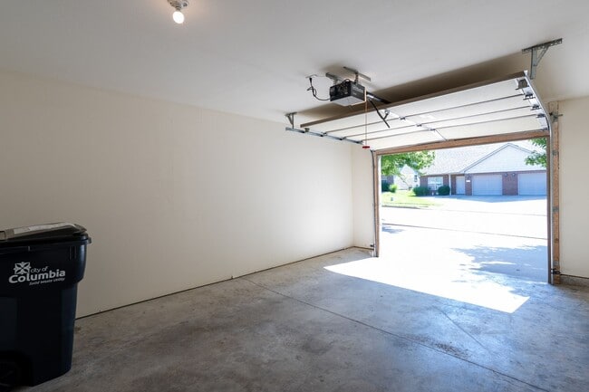 Building Photo - 701-703 Glenstone Dr.