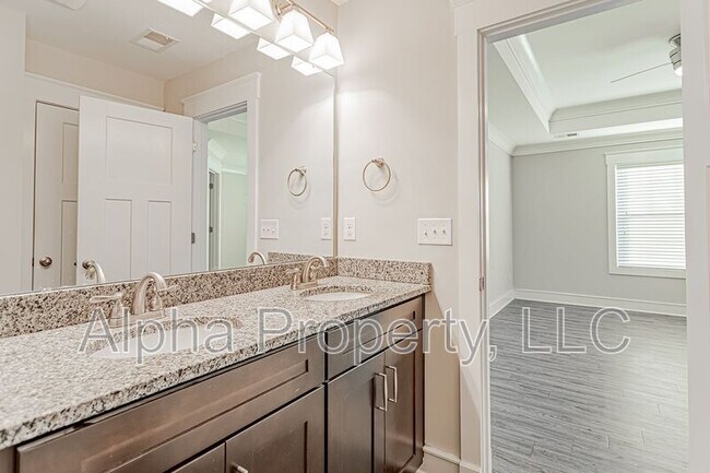 Building Photo - 400 Pangel Ln