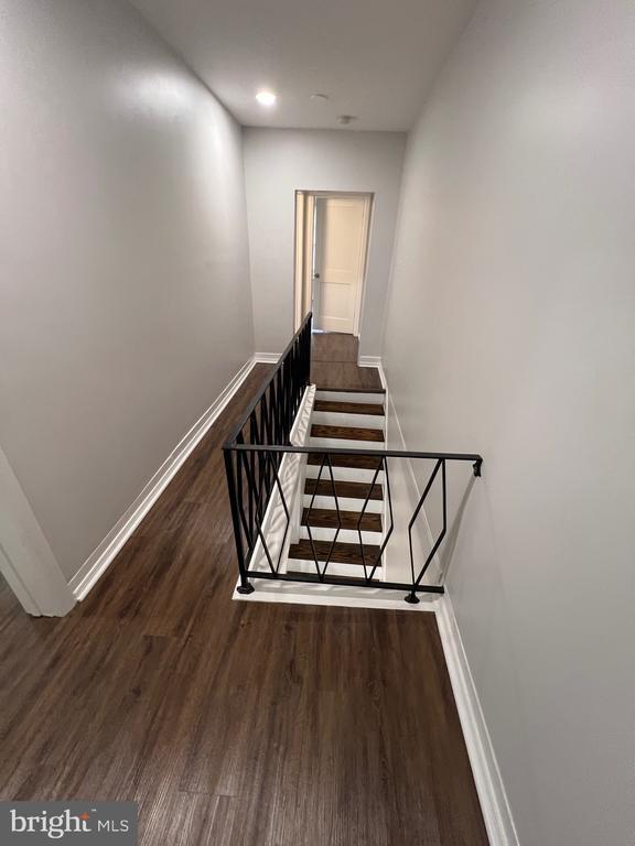 Building Photo - 1731 W 6th St