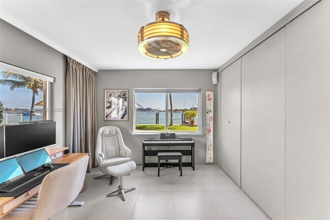 Building Photo - 1130 Venetian Way