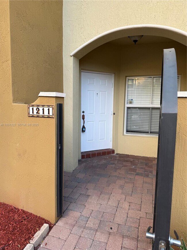 Building Photo - 2851 Prospect Rd