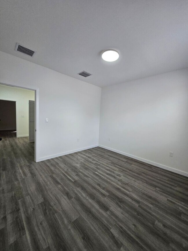 Building Photo - Eagle Trace Townhomes | 3BR/3.5BA | 2.3 Miles to UF– New Construction