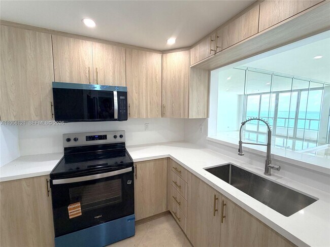 Building Photo - 5601 Collins Ave