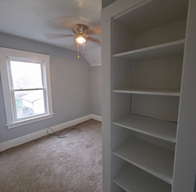 Building Photo - Single Family Home 3 beds 1 bath Available Now!