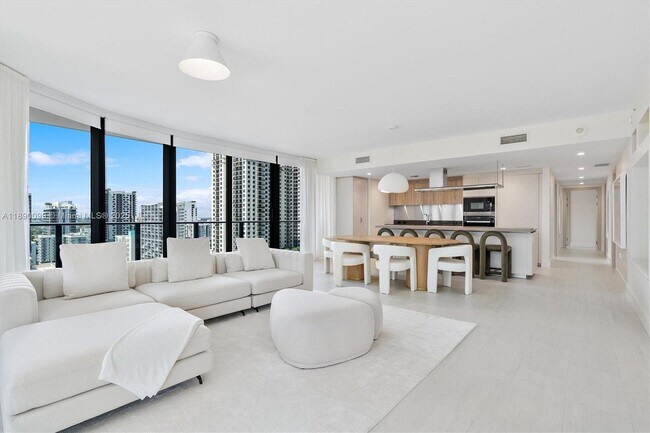 Building Photo - 1000 Brickell Plaza
