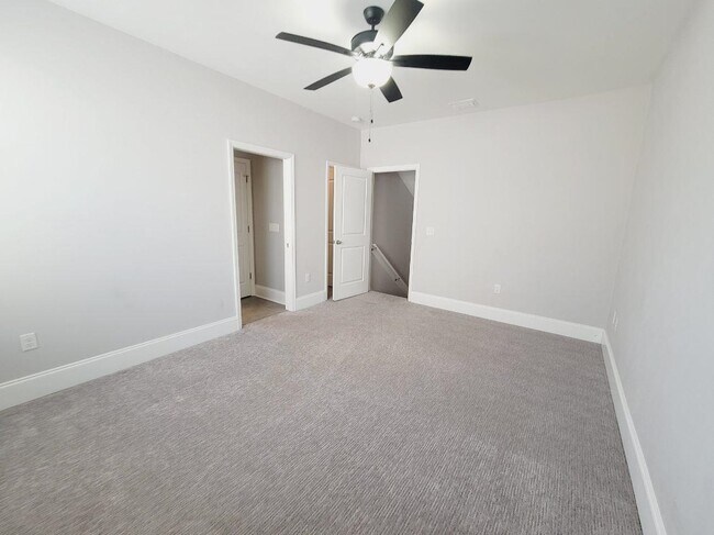 Building Photo - 2385 Sweet Valley Hts