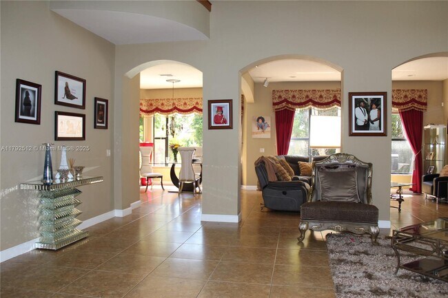 Building Photo - 3501 Collonade Dr