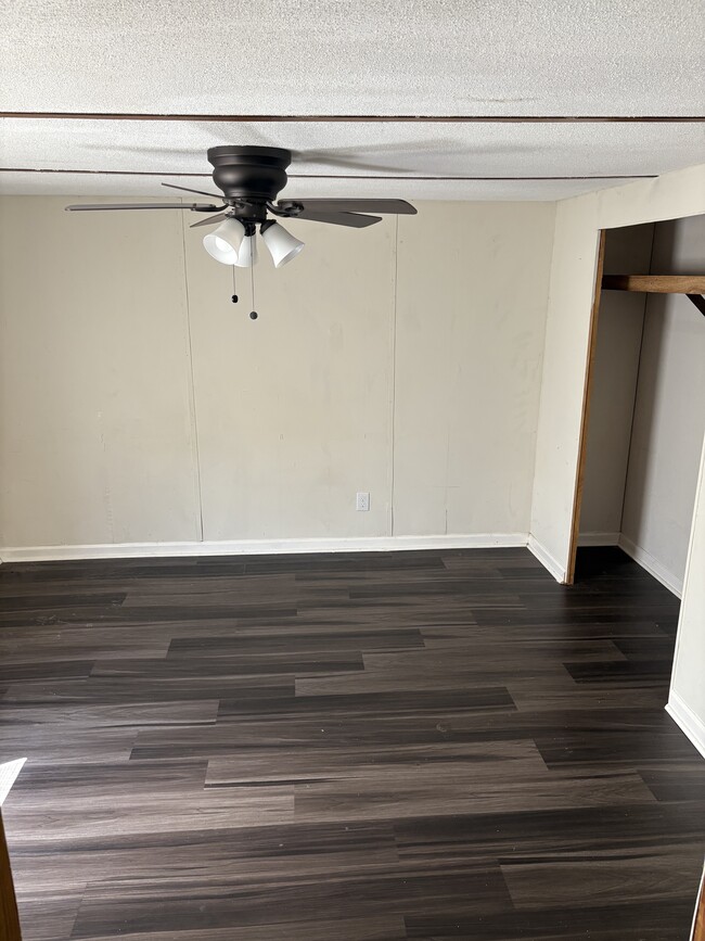 Building Photo - 13 Flintwood Dr