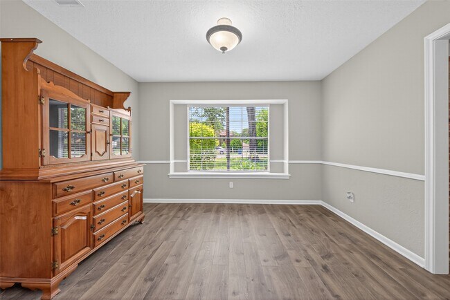 Building Photo - 105 Glenmora Ct