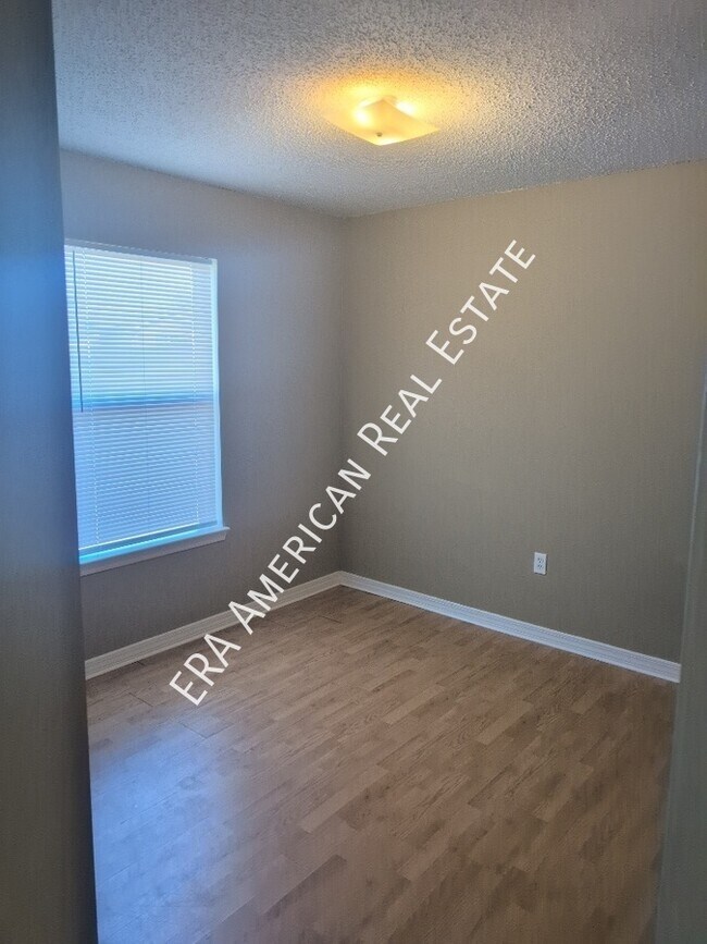 Building Photo - 295 Limestone Cir