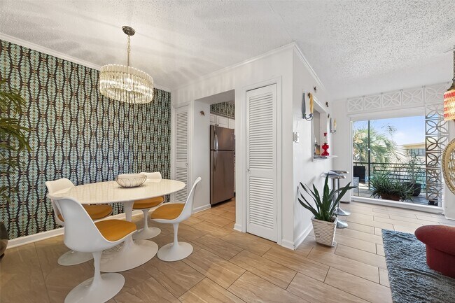 Building Photo - 3809 N Braeswood Blvd