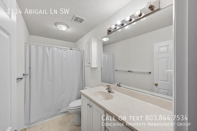 Building Photo - 2114 Abigail Ln SW