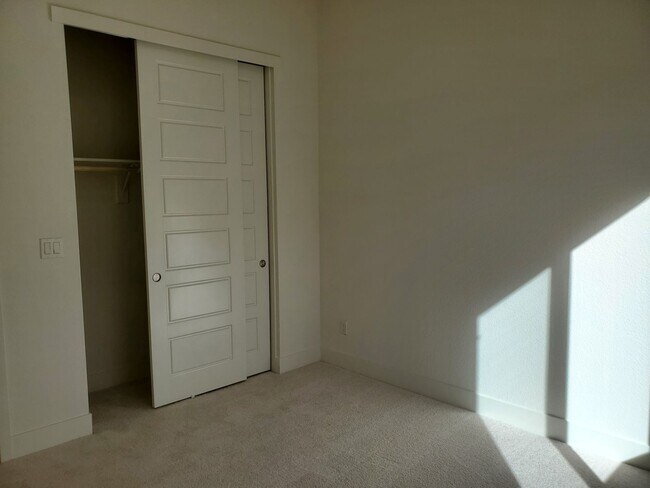 Building Photo - Next Gen Home with main house and guess unit in Spring lake Area