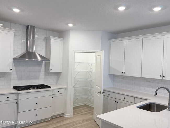 Building Photo - 523 Farmfield Dr