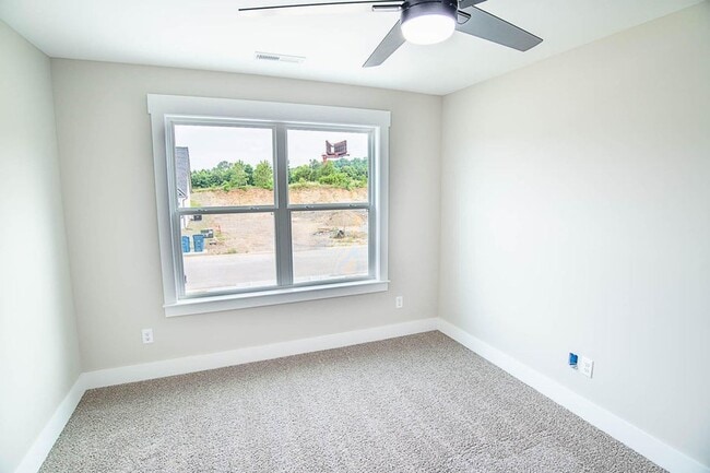 Building Photo - Beautiful 3 Bed, 2.5 Bath, 2 Car Garage - Community Pool & Walking Trail!