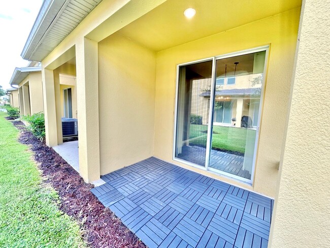 Building Photo - Upscale 3Beds/2.5Baths Townhouse living in...
