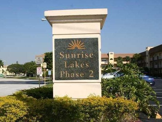 Building Photo - 8435 Sunrise Lakes Blvd