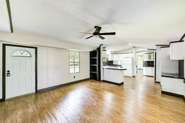 Building Photo - 26342 Hunters Trail