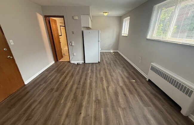 Building Photo - 362 Probasco St