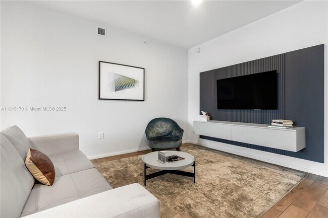 Building Photo - 398 NE 5th St