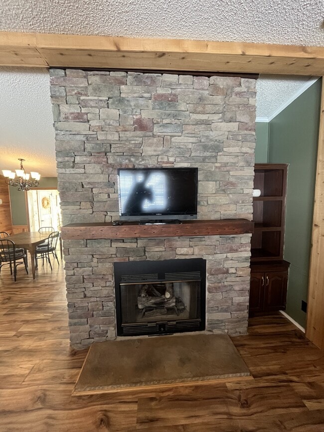 Building Photo - 12 Ray Dr