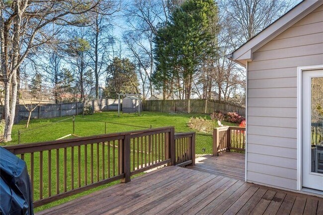 Building Photo - 4508 Pine Hill Terrace NE