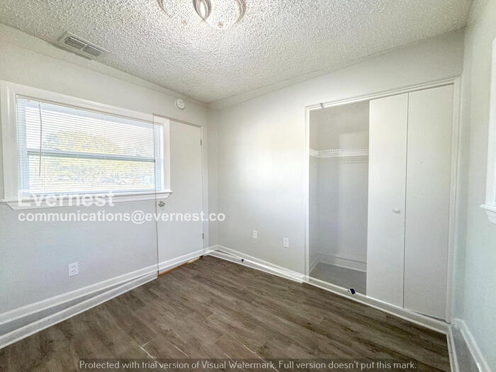 Building Photo - 300 S Palermo Ave