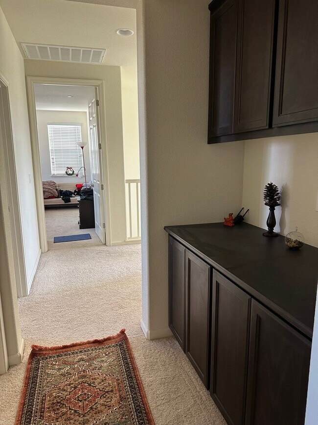 Building Photo - Beautiful Northside Los Banos Rental