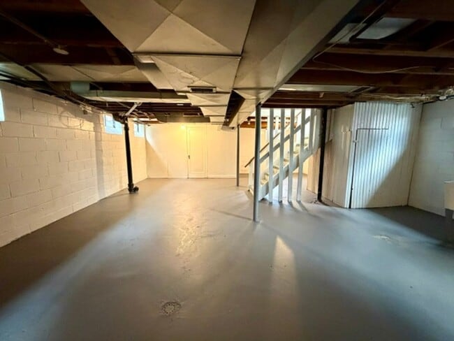 Building Photo - 15328 Kentfield St