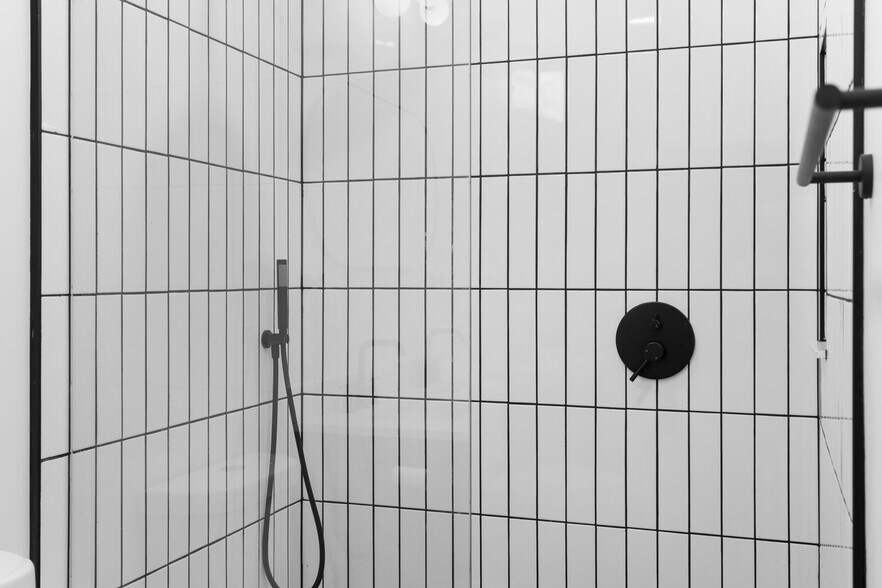 Bathroom - 2035 Forbes Ave