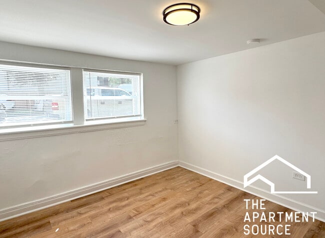 Building Photo - 6452 W Dickens Ave