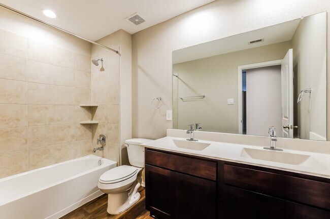 Building Photo - 10011 Lavender Ln