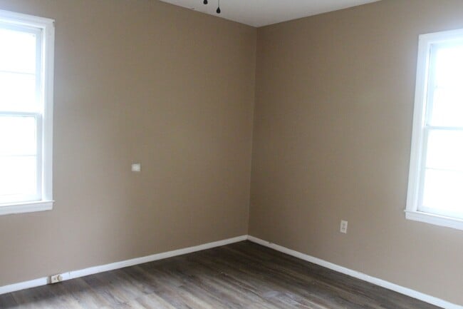 Building Photo - 1511 Evelyn Ave