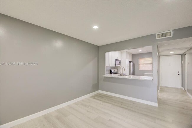 Building Photo - 851 NE 209th Terrace