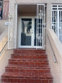 Building Photo - 1062 W 42nd Pl